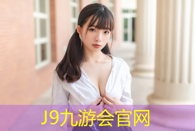 J9九游会官网：塑胶跑道地坪工人